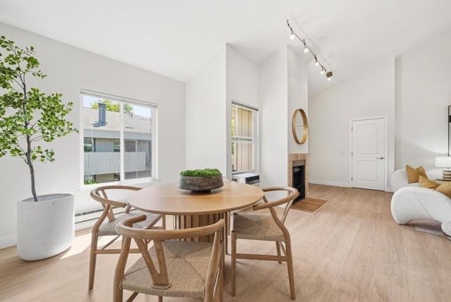 909 Apricot Avenue C, Campbell, CA 95008