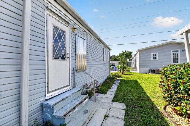 4290 Meadow View Drive, Boynton Beach, FL 33436