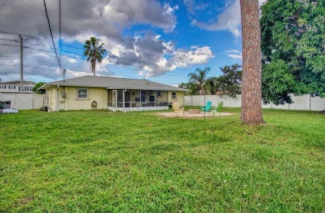 772 SE Thornhill Drive, Port St. Lucie, Port St Lucie, FL 34983