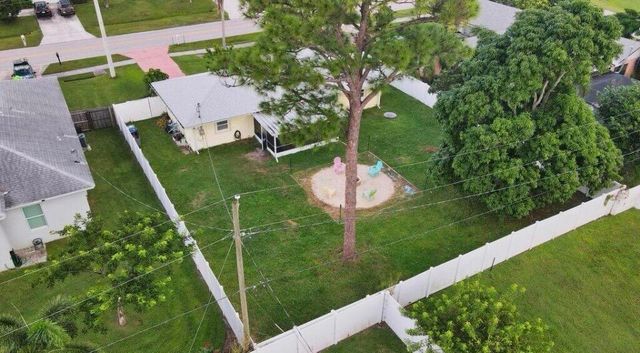 772 SE Thornhill Drive, Port St. Lucie, Port St Lucie, FL 34983