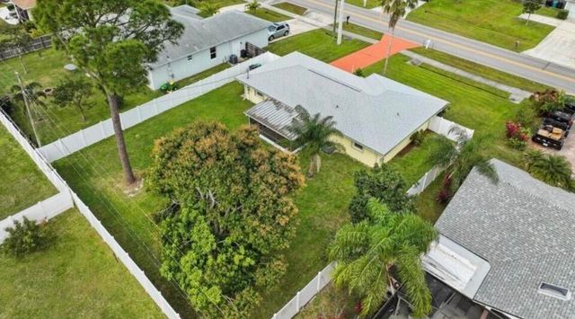 772 SE Thornhill Drive, Port St. Lucie, Port St Lucie, FL 34983