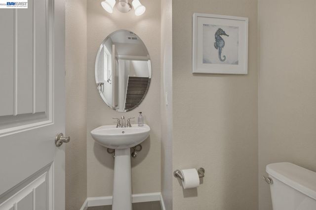 388 C St, Hayward, CA 94541
