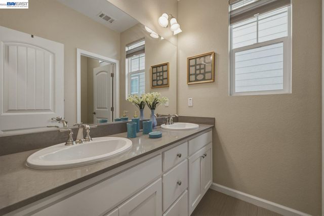388 C St, Hayward, CA 94541