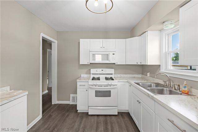 4403 W 57th Street, Cleveland, OH 44144