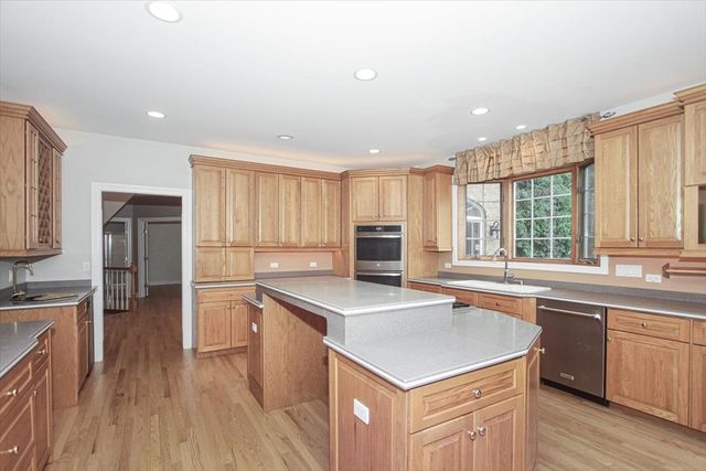 37 River Ridge Drive, Sleepy Hollow, IL 60118