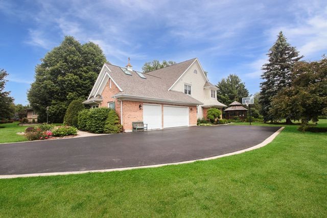 37 River Ridge Drive, Sleepy Hollow, IL 60118