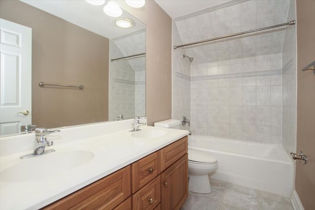 37 River Ridge Drive, Sleepy Hollow, IL 60118