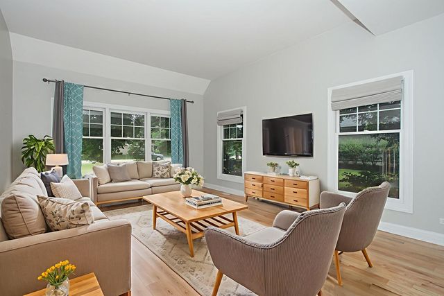37 River Ridge Drive, Sleepy Hollow, IL 60118