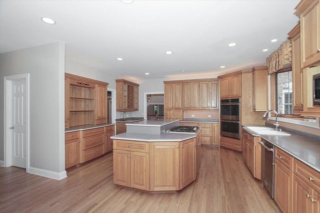 37 River Ridge Drive, Sleepy Hollow, IL 60118