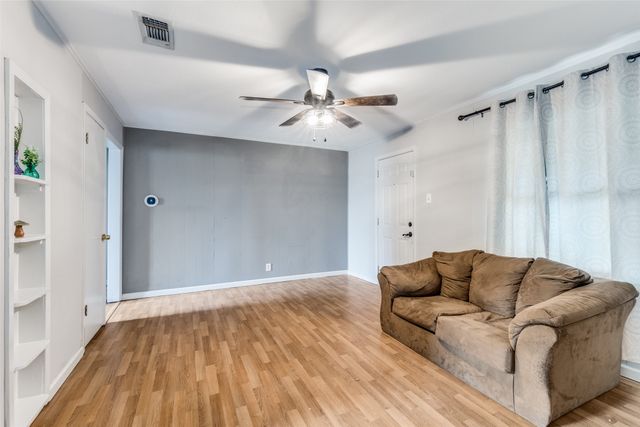 220 N Jarvis Lane, Azle, TX 76020