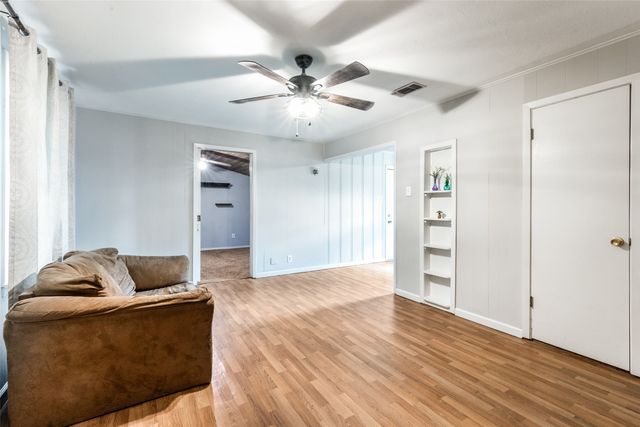 220 N Jarvis Lane, Azle, TX 76020