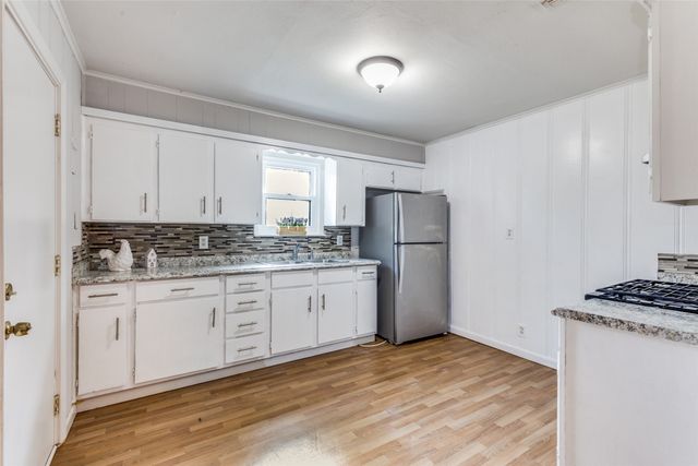 220 N Jarvis Lane, Azle, TX 76020