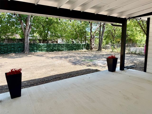 633 Cimarron Trace, Grand Prairie, TX 75051