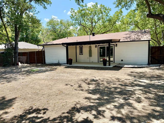 633 Cimarron Trace, Grand Prairie, TX 75051