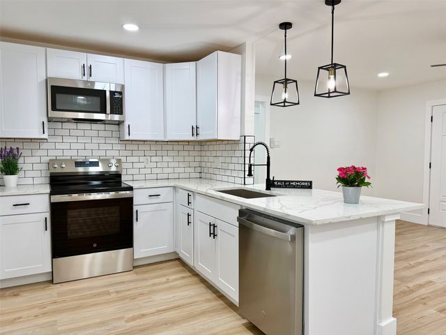 633 Cimarron Trace, Grand Prairie, TX 75051