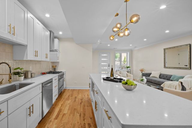 4250 N Whipple Street, Chicago, IL 60618