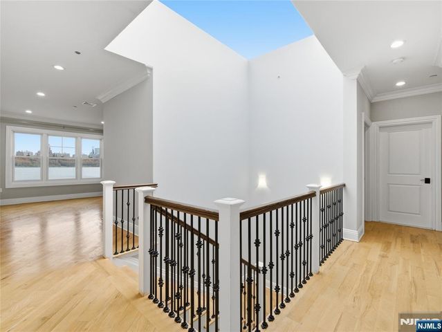 32 Marquis Court, Edgewater, NJ 07020