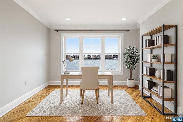 32 Marquis Court, Edgewater, NJ 07020