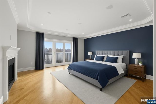 32 Marquis Court, Edgewater, NJ 07020