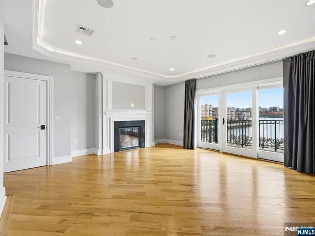 32 Marquis Court, Edgewater, NJ 07020