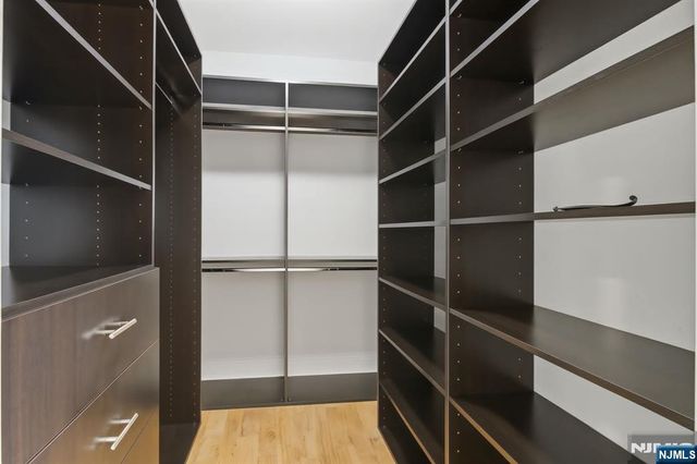 32 Marquis Court, Edgewater, NJ 07020