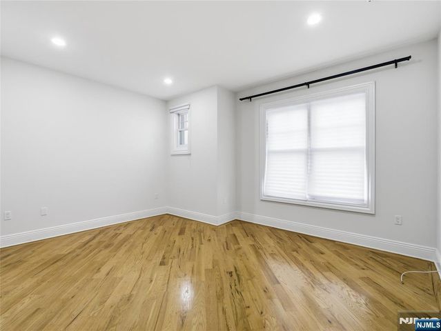 32 Marquis Court, Edgewater, NJ 07020