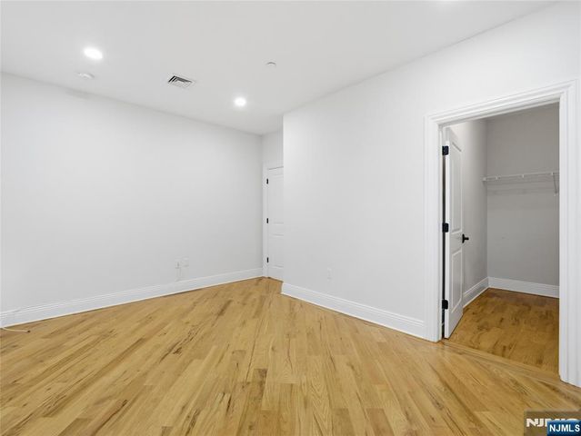 32 Marquis Court, Edgewater, NJ 07020