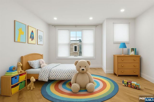 32 Marquis Court, Edgewater, NJ 07020