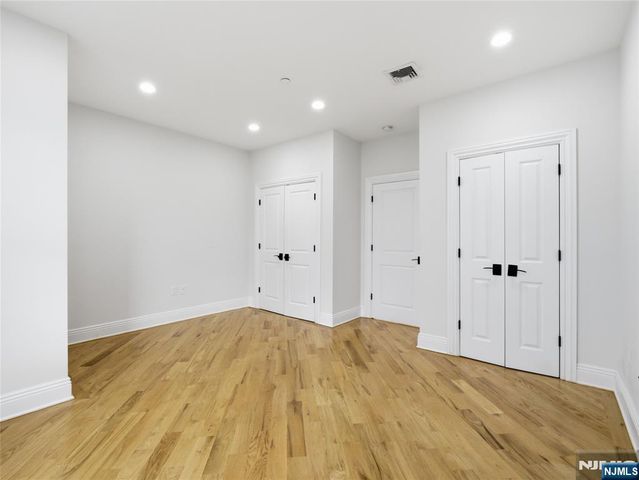 32 Marquis Court, Edgewater, NJ 07020