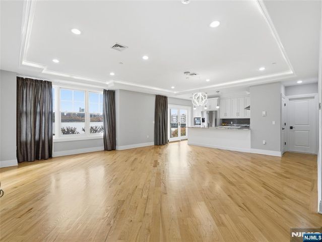 32 Marquis Court, Edgewater, NJ 07020