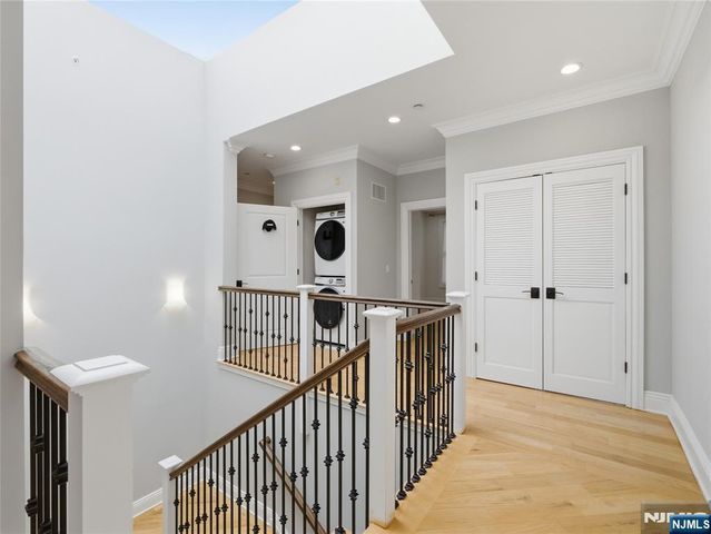 32 Marquis Court, Edgewater, NJ 07020