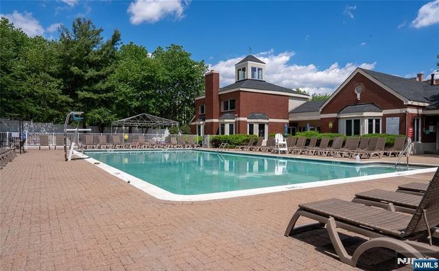 32 Marquis Court, Edgewater, NJ 07020