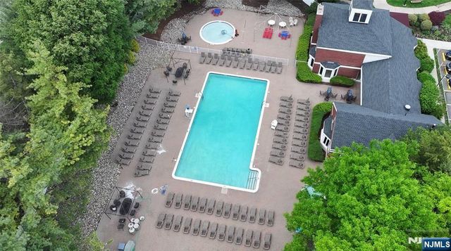 32 Marquis Court, Edgewater, NJ 07020