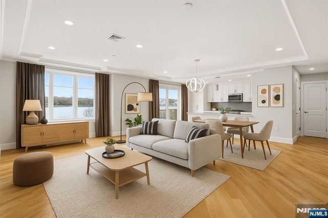 32 Marquis Court, Edgewater, NJ 07020