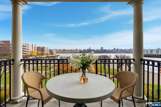 32 Marquis Court, Edgewater, NJ 07020