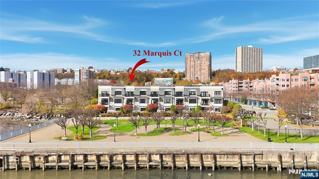 32 Marquis Court, Edgewater, NJ 07020