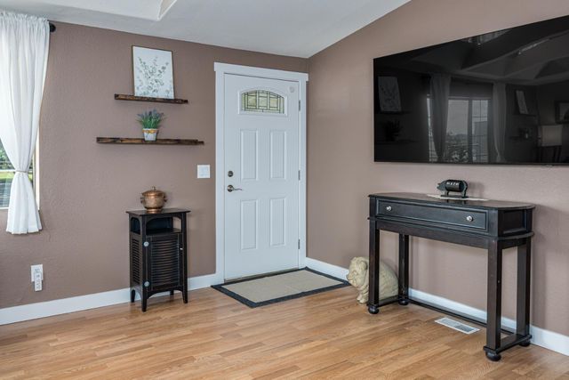 5660 William Ln, Lincoln, CA 95648