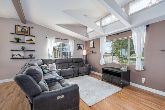 5660 William Ln, Lincoln, CA 95648