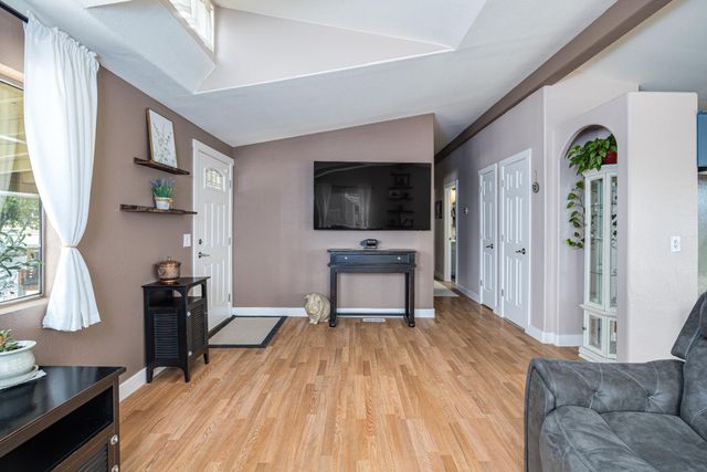 5660 William Ln, Lincoln, CA 95648