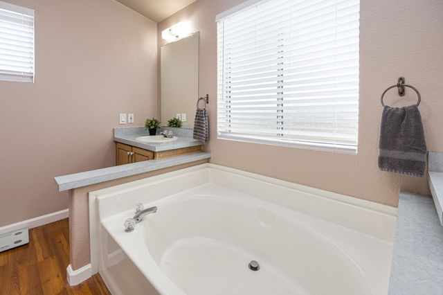 5660 William Ln, Lincoln, CA 95648