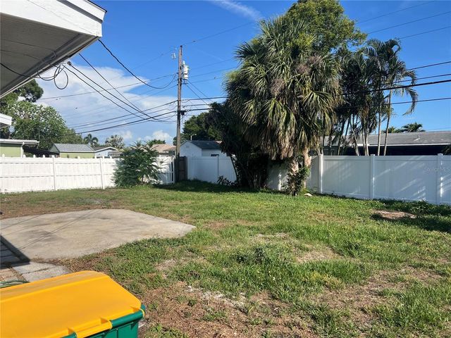 10934 FREEDOM BOULEVARD, Seminole, FL 33772