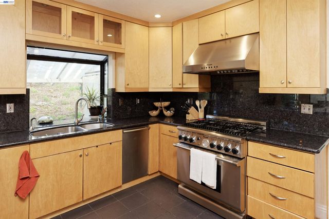 4903 Stoneridge Ct, Oakland, CA 94605