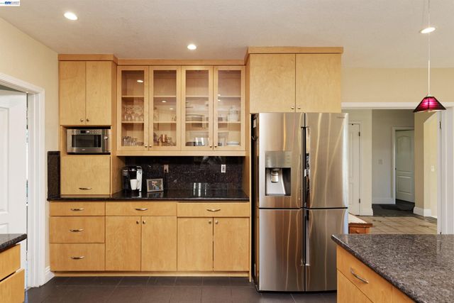 4903 Stoneridge Ct, Oakland, CA 94605