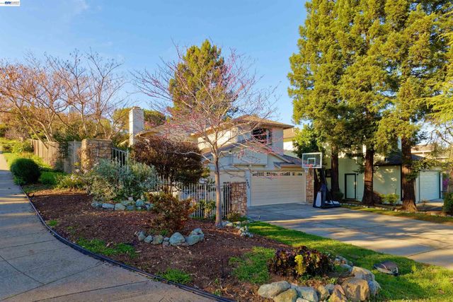 4903 Stoneridge Ct, Oakland, CA 94605