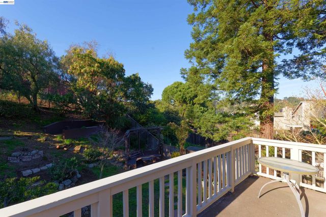 4903 Stoneridge Ct, Oakland, CA 94605