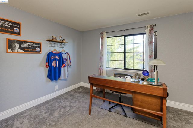 4903 Stoneridge Ct, Oakland, CA 94605