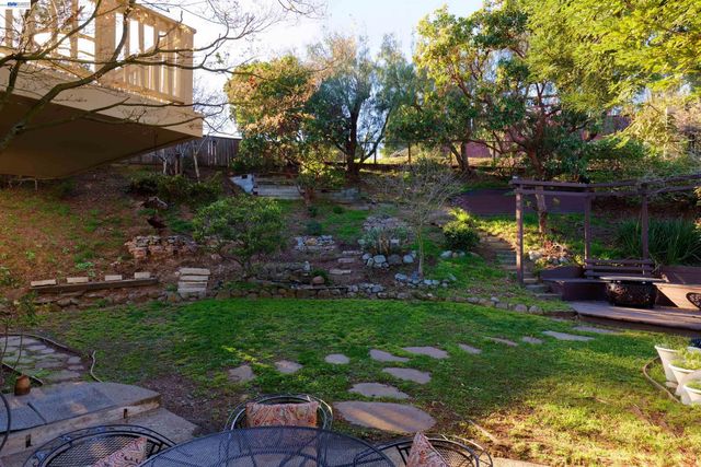 4903 Stoneridge Ct, Oakland, CA 94605