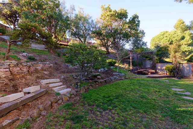 4903 Stoneridge Ct, Oakland, CA 94605