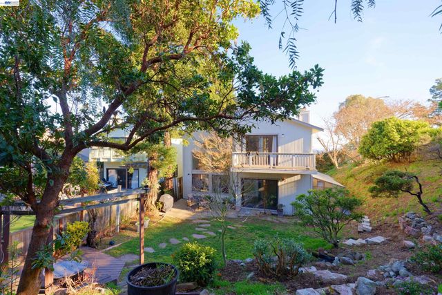 4903 Stoneridge Ct, Oakland, CA 94605