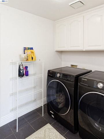 4903 Stoneridge Ct, Oakland, CA 94605